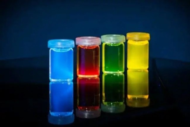 材料kebotix与多伦多大学合作开发新型oled材料显著提高发光效率