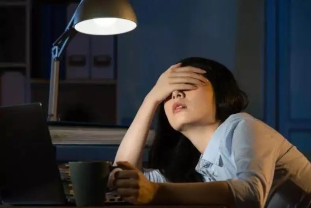 首冠观察中年危机不是男性专利女性来得更快