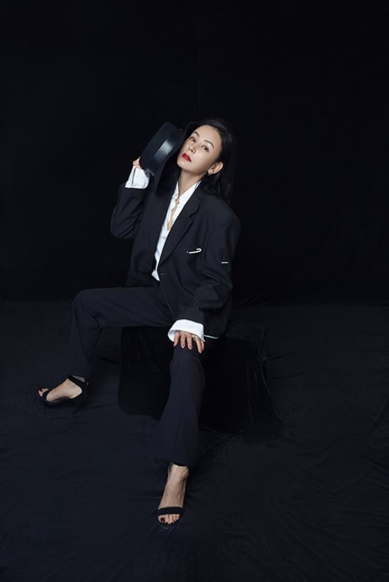 齐千郡西服造型曝光又飒又美爱了爱了