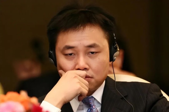 国美教父黄光裕回归1年!拼命365天,市值没了730亿!夫妻套现2.5亿