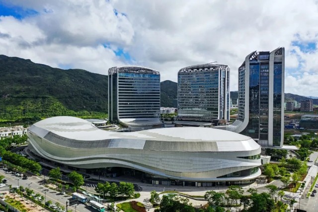 深圳京基喜來登度假酒店位於深圳東海岸大梅沙海濱浴場的五星級酒店