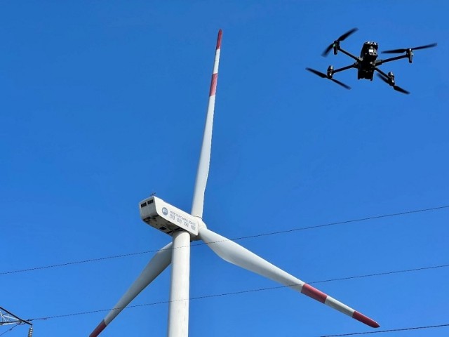 经纬 m30 无人机巡检风机运行状况无人值守巡检方案由经纬 m30 无人机