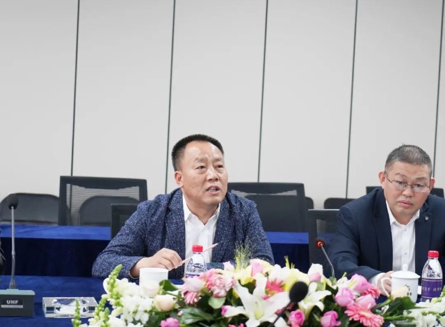 在河南喜洋洋永盛实业有限公司总经理赵建华看来,宝丰酒既是十七大