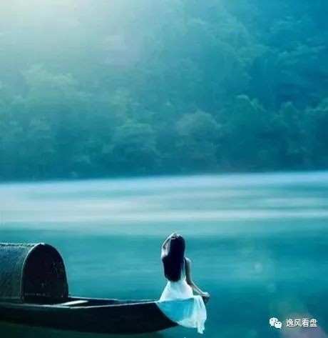 无争,只需林间一敞舒雅的草庐,闻山听水,沐风礼雨,布衣粗食而终老山林