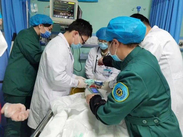 不让一名患者因疫情防控耽误治疗疫情期间徐矿总医院抢救危重病患者