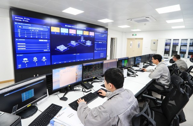 图为电站智能化集中监控室.jpg