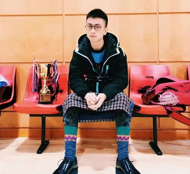 沪上皇秦奋炒股涉内幕交易被罚曾给刘耕宏狂刷82个嘉年华61岁父亲身份