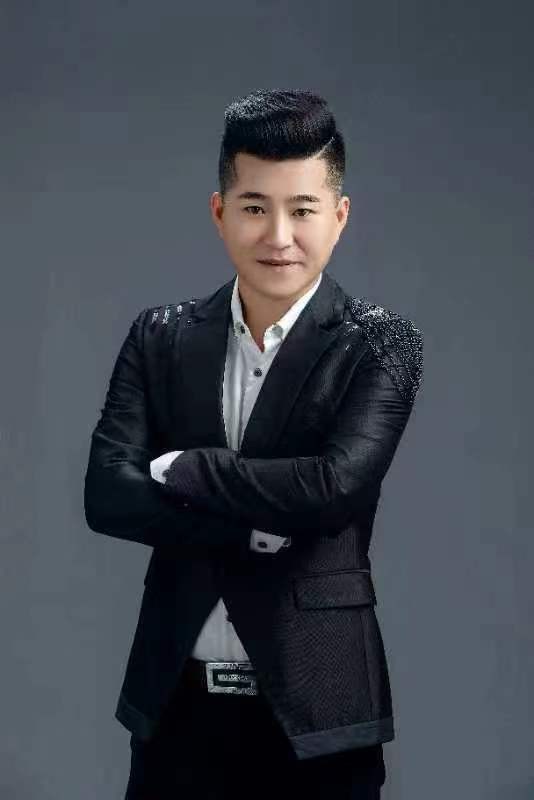 草原民星俊峰星光大道冠军唱响草原品牌为家乡代言