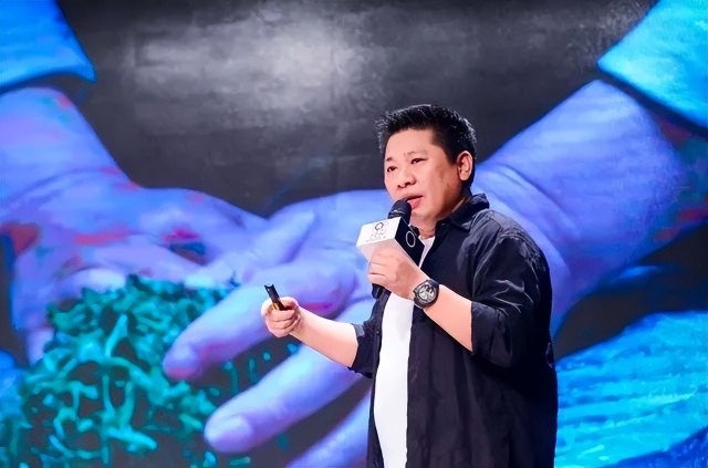 打造了背背佳好记星8848手机的杜国楹产品是1营销是0