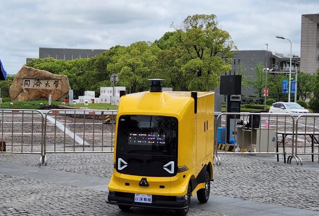 行深智能无人送餐车进入同济大学助力最后100米无接触配送