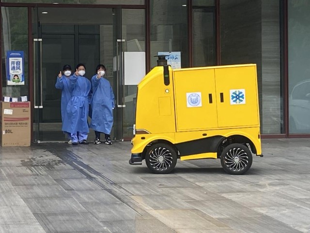 行深智能无人送餐车进入同济大学助力最后100米无接触配送