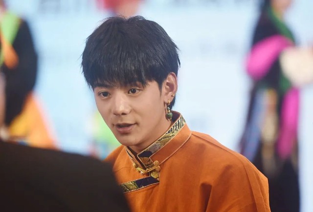 丁真在抖音当高考助力官引争议网友没读过书的人合适吗