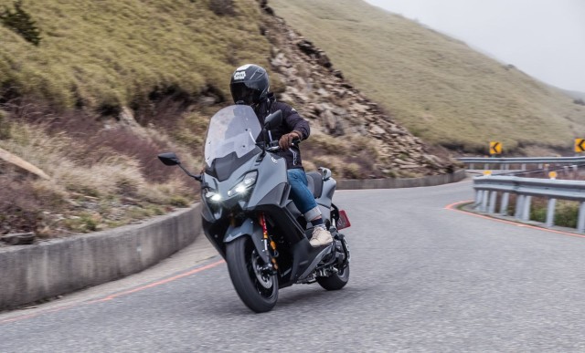 马力增加13匹减重28公斤scproject推出tmax560专用改装排气