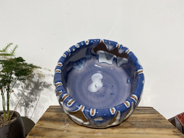 陈娉婷志野烧陶瓷作品甜白志野杯的特点,是釉水肥润,白如积雪,素若
