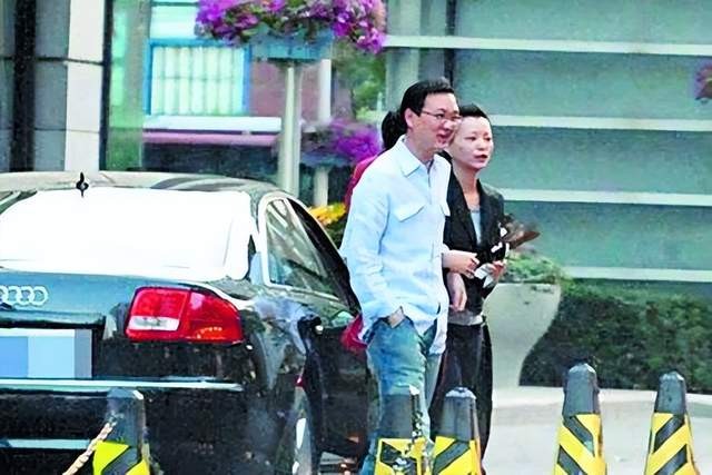 2013年,董卿和密春雷低调结婚.