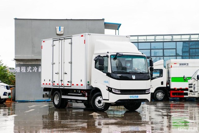 吉利远程携星智h8e星享v6e亮相新能源汽车产业大会