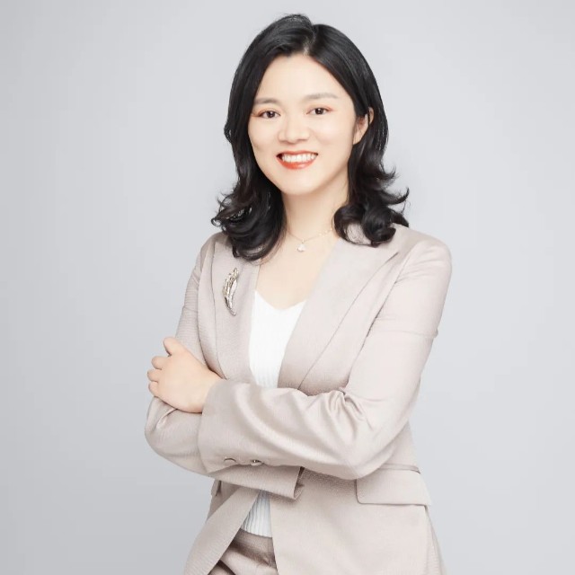 嘉实财富副总经理邝霞博士当前时点适合买股票或者买基金吗