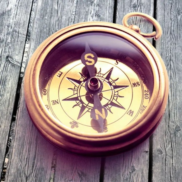 嘉实财富副总经理邝霞博士当前时点适合买股票或者买基金吗