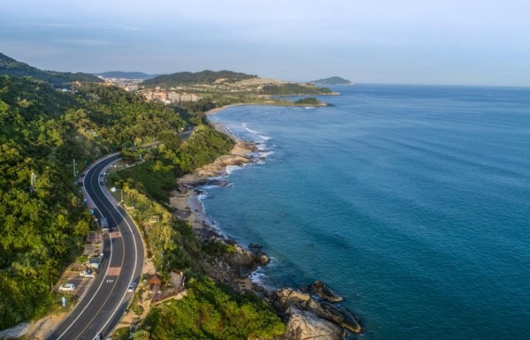 国家海岸一号风景道:海南环岛旅游公路海南岛不但有全球首条环岛高铁