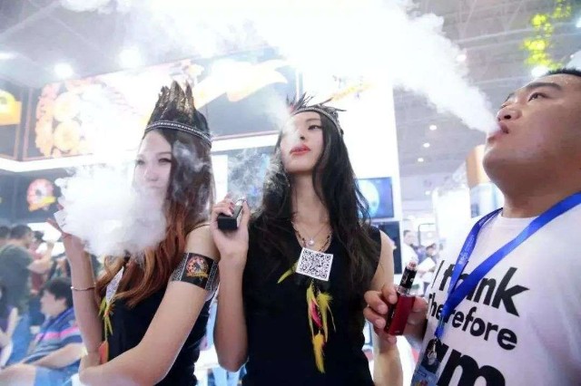 全球电子烟的消费都集中于年轻人群体如今电子烟所面对的国内环境,与