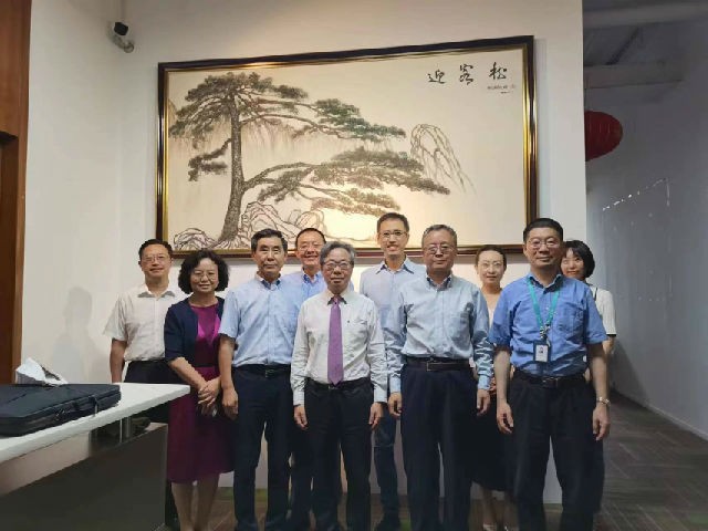 女士,副院长叶德全教授,国际医疗先行区(筹)常务副主任邹和群教授