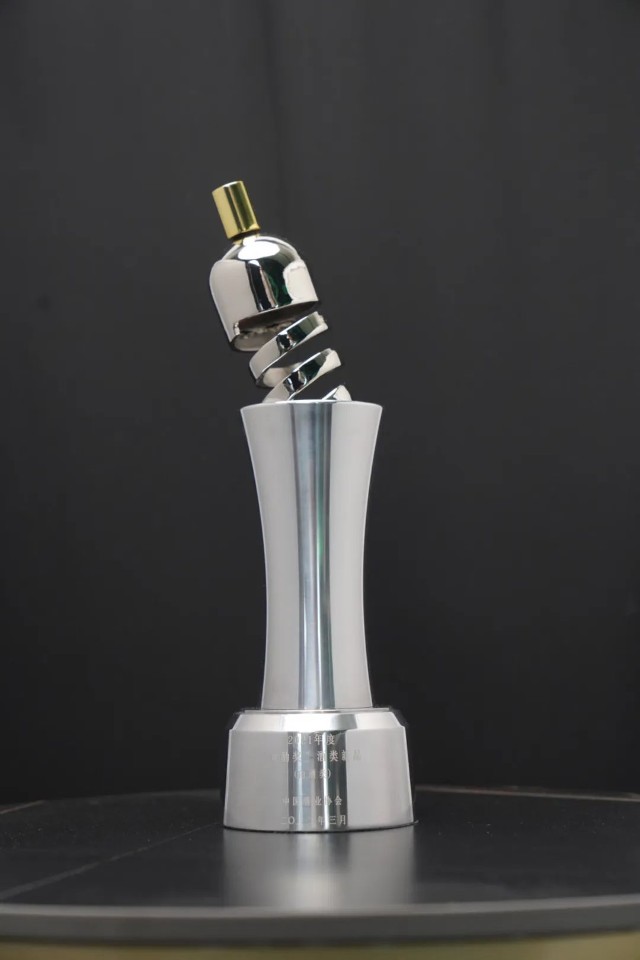 郎牌特曲黑马特荣获青酌奖浓酱兼香型郎酒大众喜爱产品