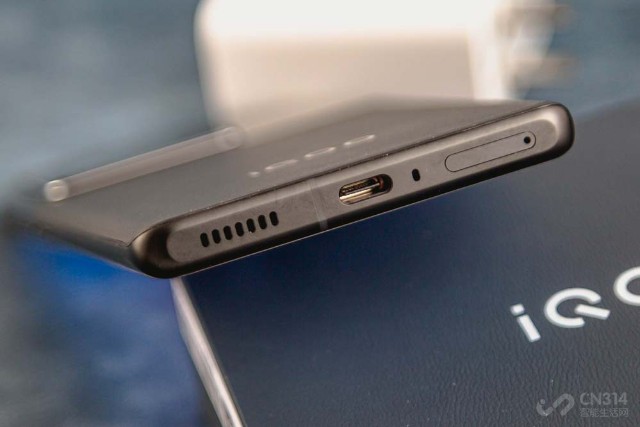 惊呆了老铁iqoo10pro充电功率竟然高达200瓦