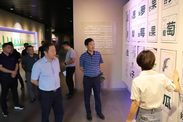 铜化集团总经理徐均生等领导来司尔特公司参观访问