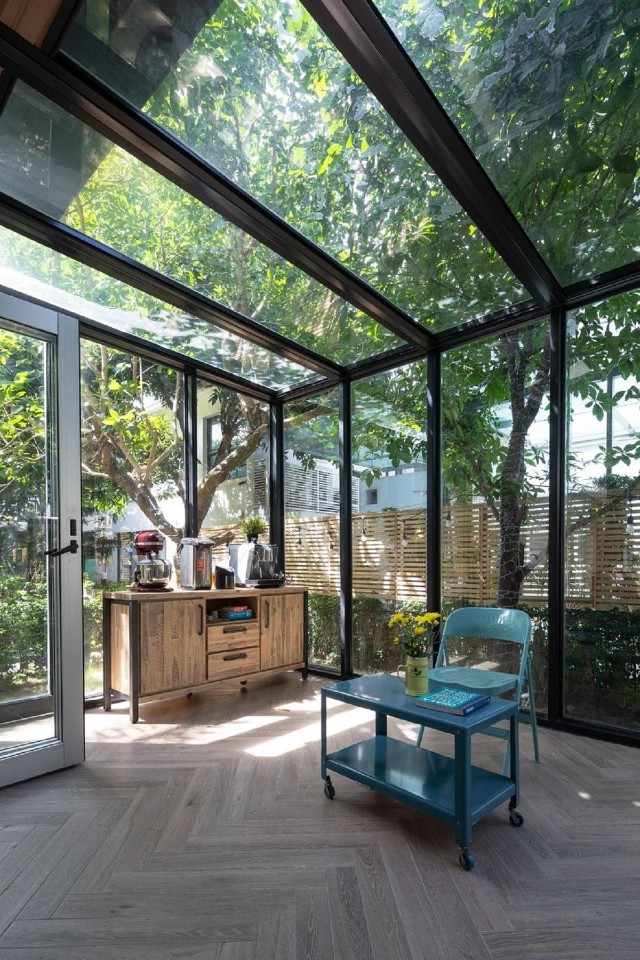 别墅一层向庭院延伸打造阳光房,采光好又舒服,真让人羡慕! 别墅室内装