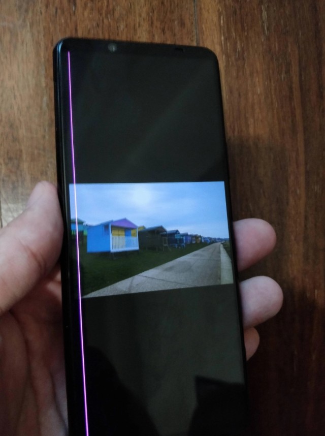 部分索尼xperia5ii手机屏幕出现竖线