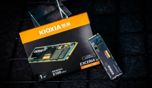 铠侠rc10西数sn5501t的哪个值得买