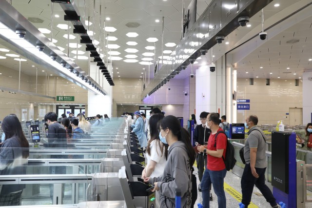 图片来源:横琴边检据悉,横琴口岸自启用新旅检大厅后便采用了"合作