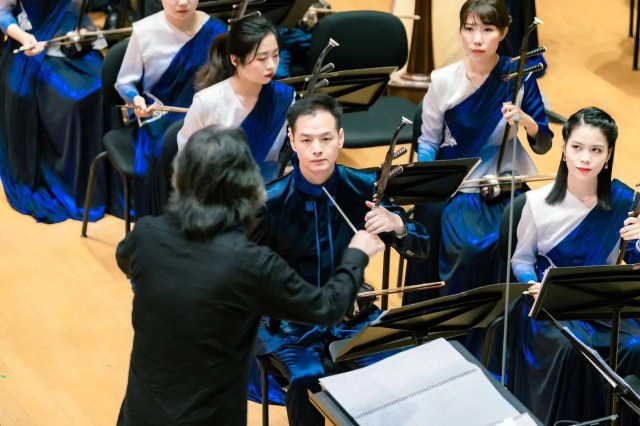 二胡演奏家叶铭参加北京国乐节并担任乐团首席